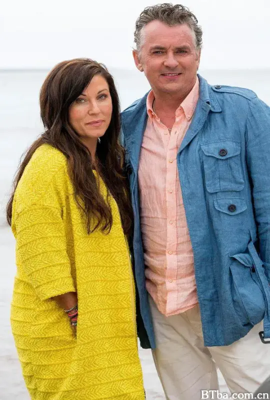 凯特和阿尔菲：红水镇/Kat and Alfie: Redwater