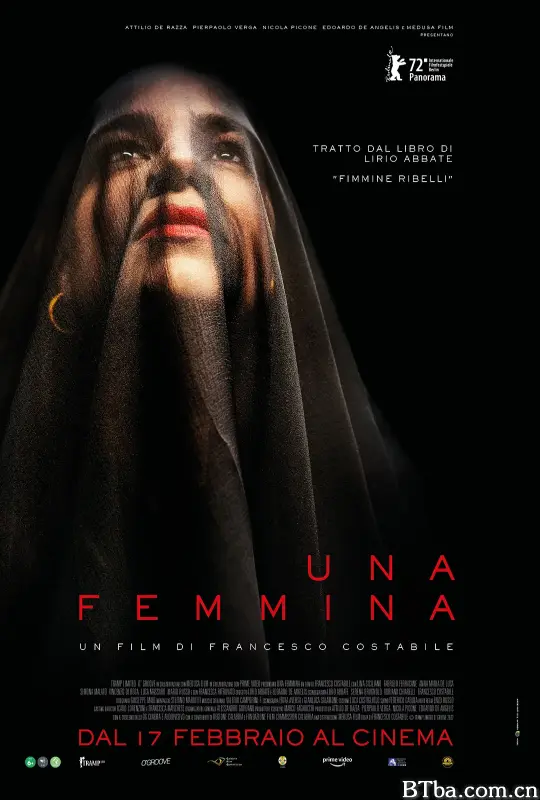 一位女性/Una femmina